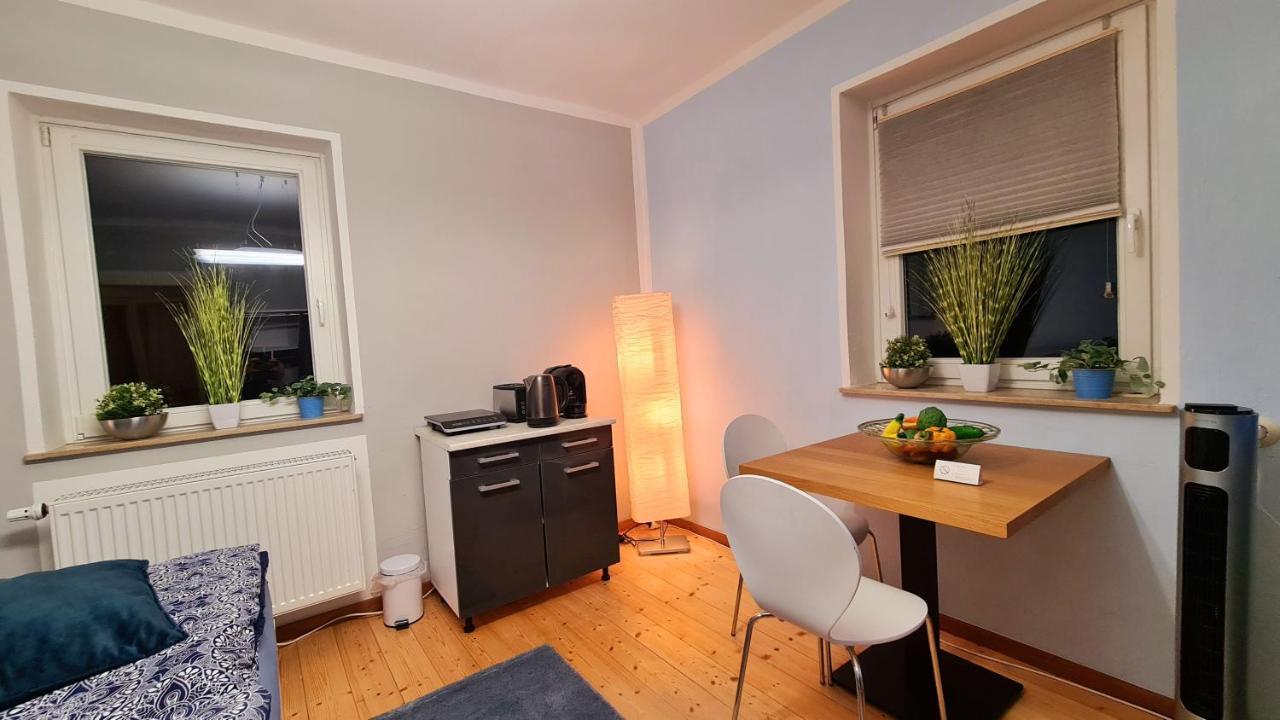 Modernes Privatzimmer -Room Cary Grant- nahe Frankfurt mit Miniküche Alzenau Exterior foto