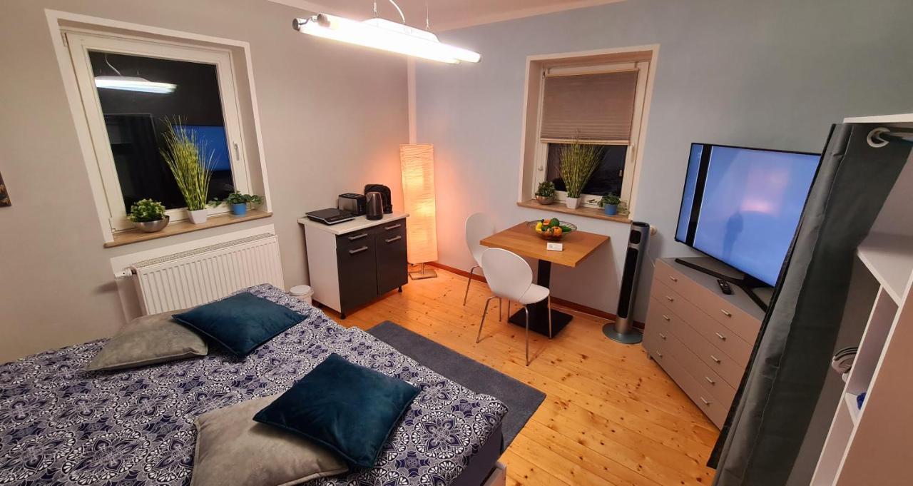 Modernes Privatzimmer -Room Cary Grant- nahe Frankfurt mit Miniküche Alzenau Exterior foto
